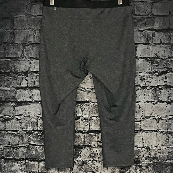 Mountain Equipment CO-OP Capri Leggings - Picture 2 of 3